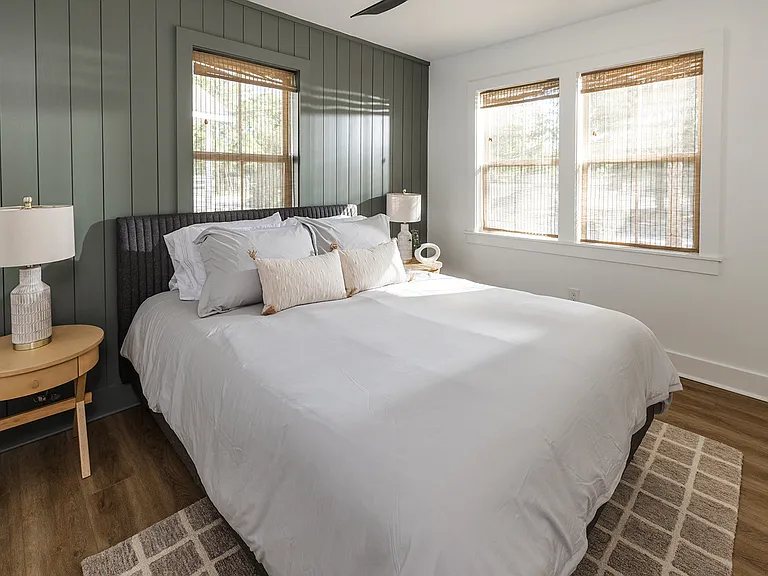 4411 Bixby Ln — Photo 2