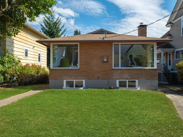 8230 Ashworth Ave N, Seattle, WA 98103