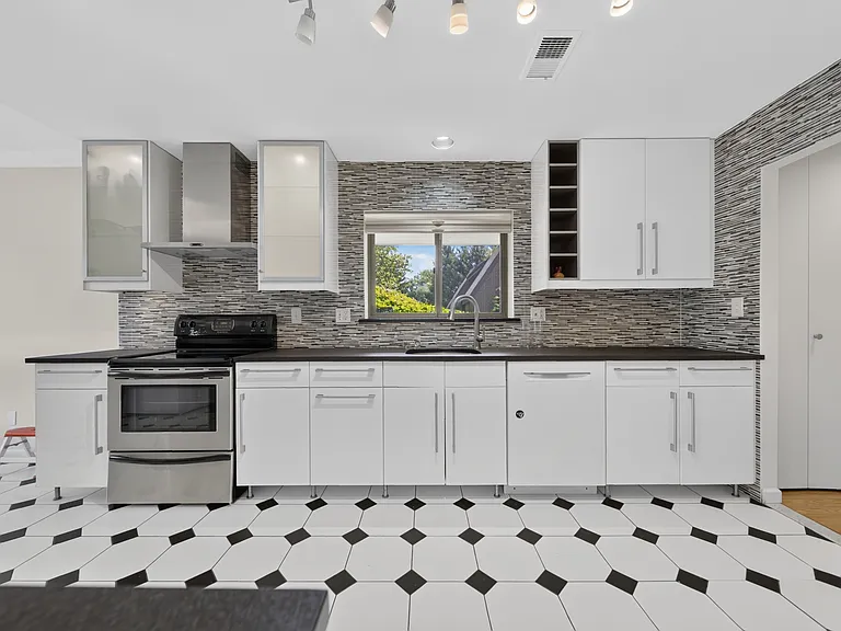 46 Acorn Ponds Dr #46 — Photo 27