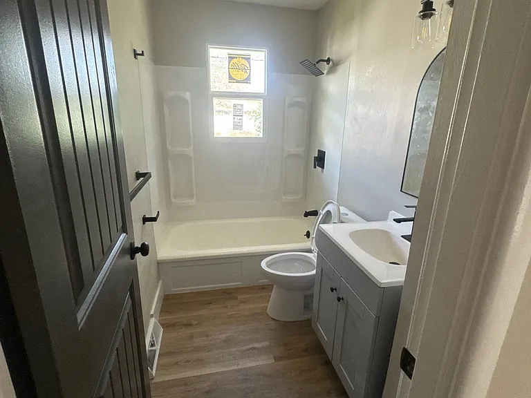 5662 Parchester Dr — Photo 6