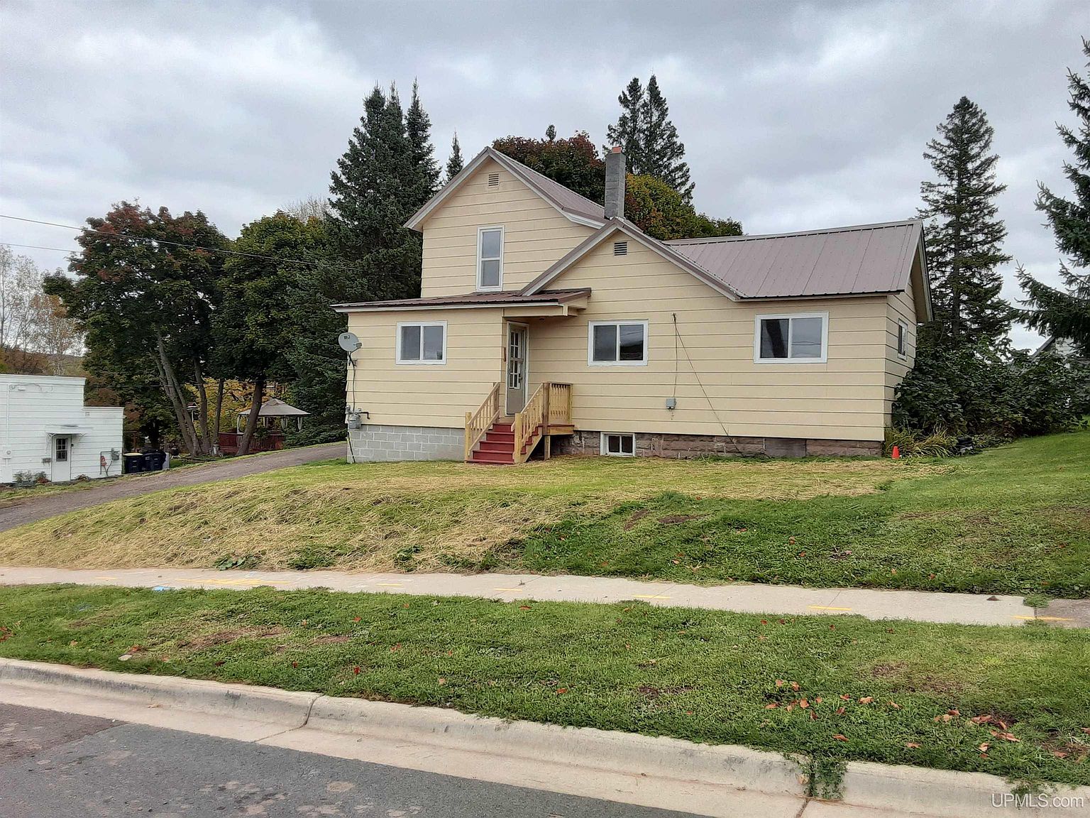 407 S Clayberg St, Bessemer, MI 49911 Zillow