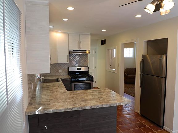 5th image of 1634 N Winchester Ave #3