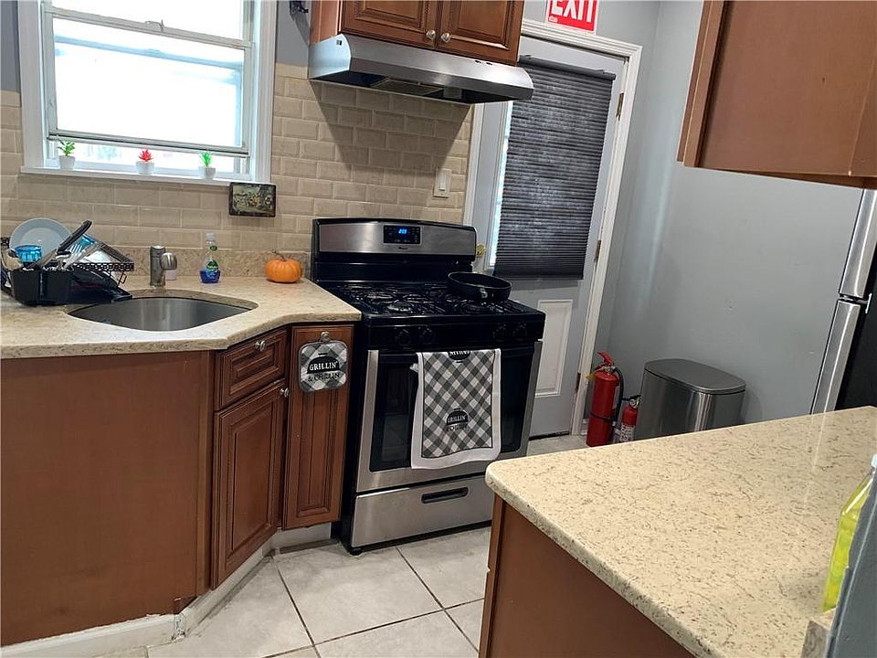 2nd image of 1359 Albany Ave