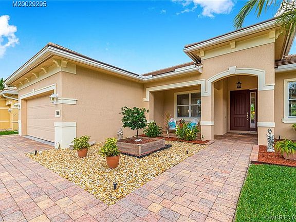4th image of 2025 NW Windemere Dr