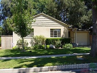 GREAT 2 BEDROOM W/ HUGE BACKYARD!!