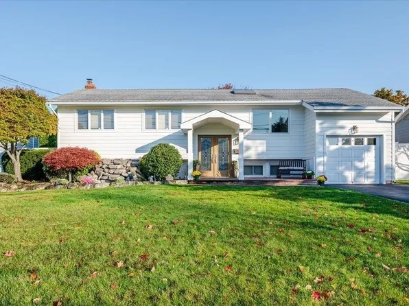 43 Brewster Road W, Massapequa, NY 11758