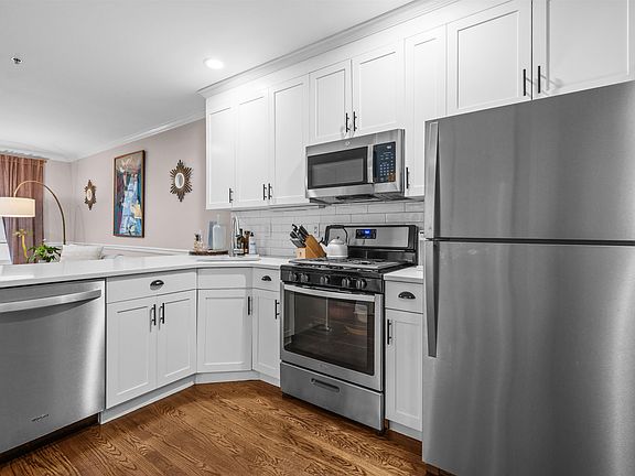 4th image of 725 Jefferson St APT 24
