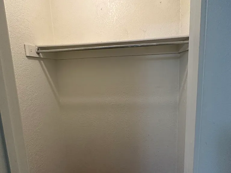 924 W Chestnut St #5 — Photo 11
