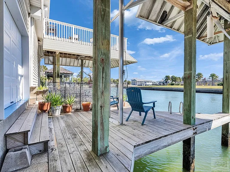 16627 Bayfront Dr — Photo 8