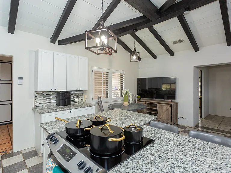 610 W Hermosa Dr — Photo 17