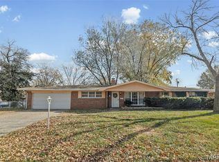 120 Lynnhaven Dr, Belleville, IL 62223