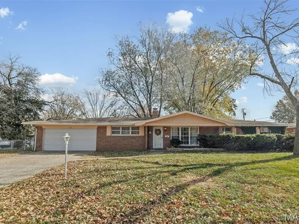 120 Lynnhaven Dr, Belleville, IL 62223