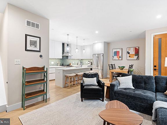 5th image of 1215 Addison Walk