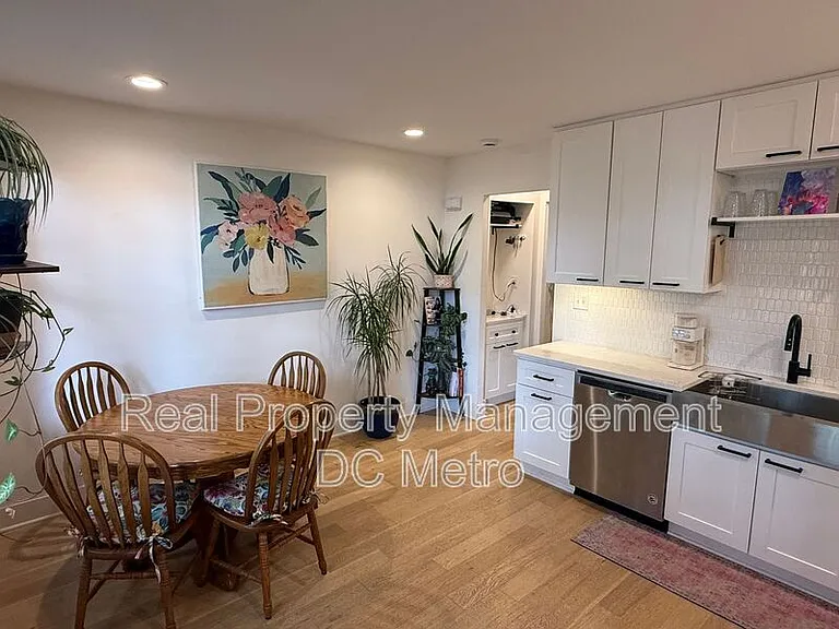 1711 Lang Pl NE — Photo 5