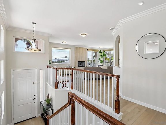 4th image of 2410 Geranium St