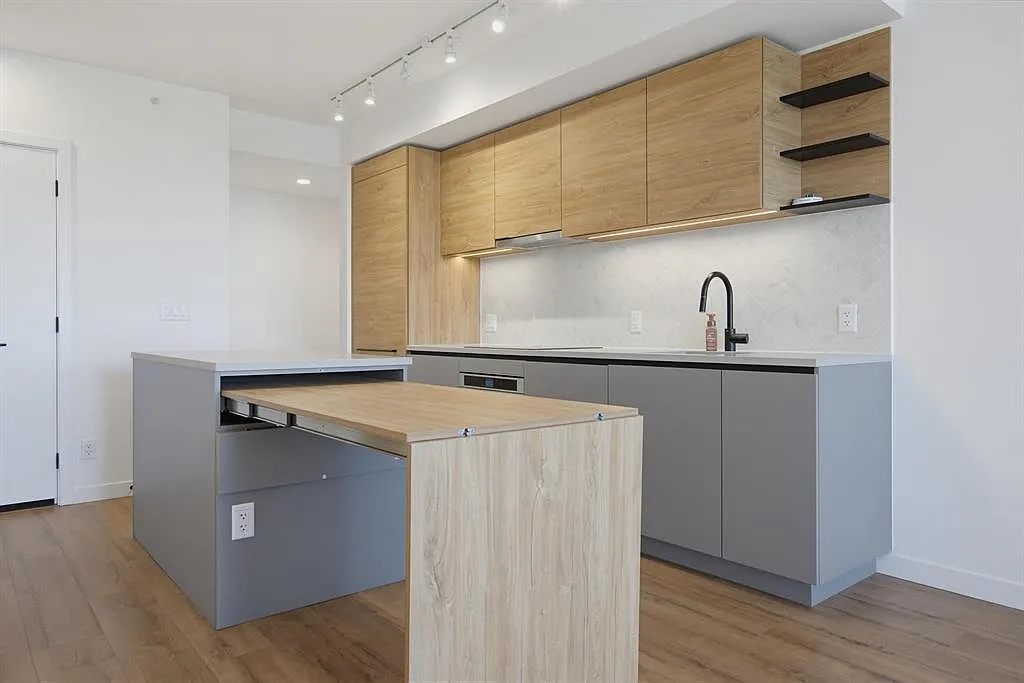 2 bed, 689 sqft, $2,000 — Photo 1
