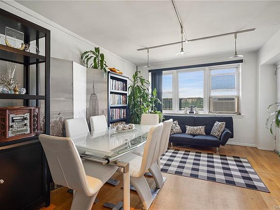 3rd image of 279 N Broadway APT 6U