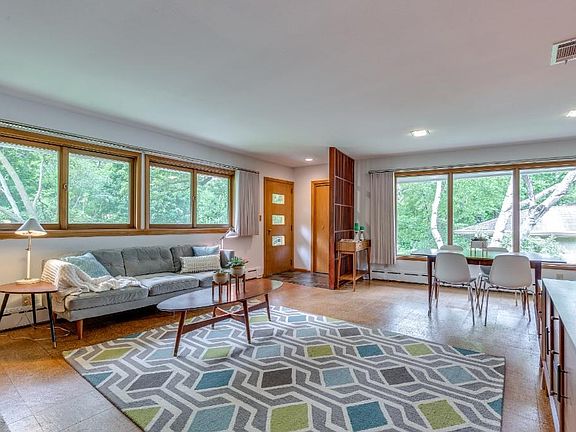Living / dining area.