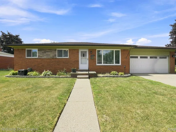 32329 Susilane St, Roseville, MI 48066