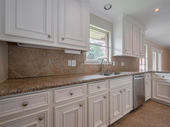 5th image of 6220 Queenswood Ln