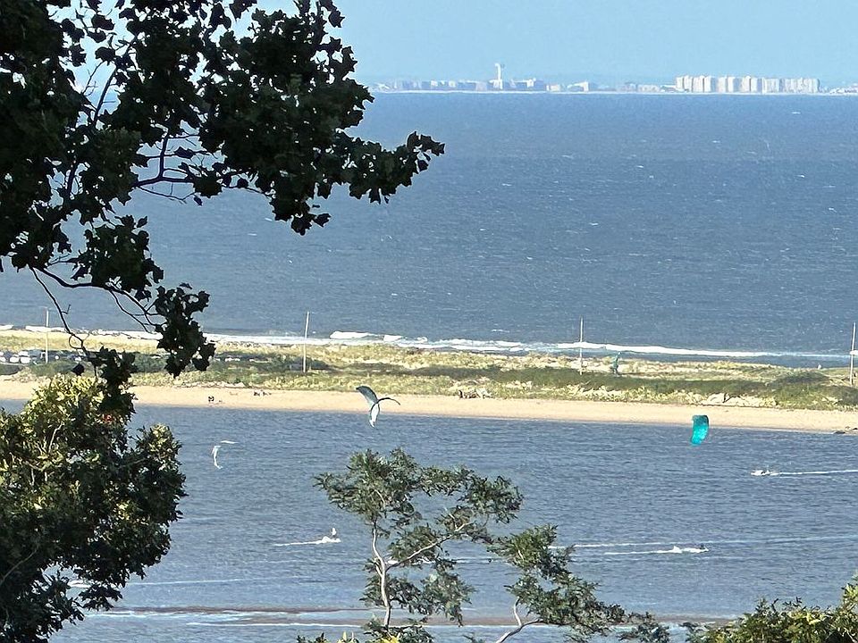 2nd image of 32 Seaview Ter