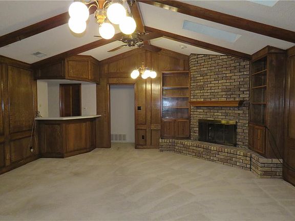 5th image of 4012 Three Oaks Dr