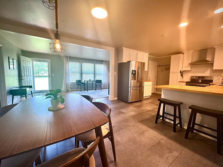 248 Sterling Rd — Photo 3