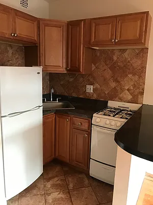 Rented by Salon Realty Corp | media 6