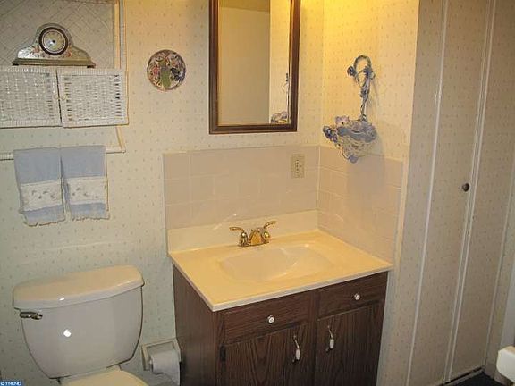 5th image of 739 Tennyson Dr