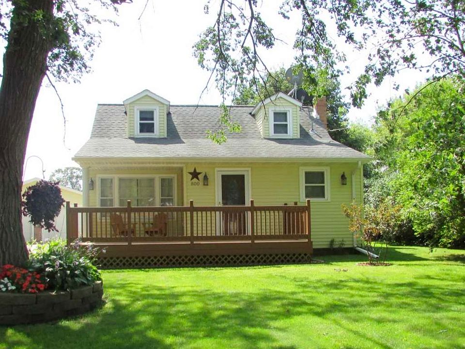 1st image of 800 Hazel Ave E