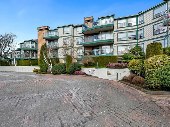 899 Darwin Ave #212, Saanich, BC V8X 2X7