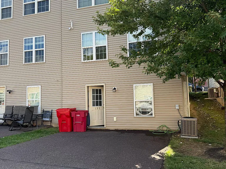 135 S Charlotte St — Photo 25