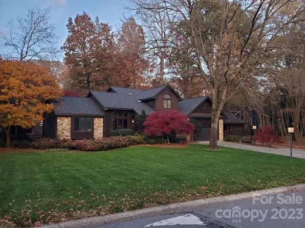 3720 Windbluff Dr, Charlotte, NC 28277