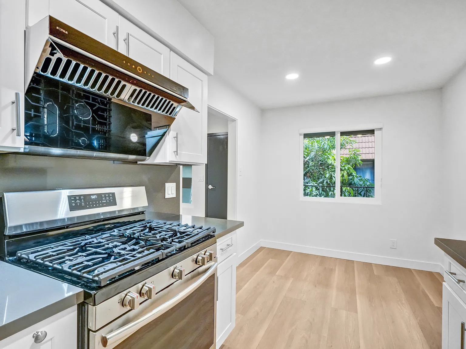 1 bed, 600 sqft, $2,200 — Photo 4