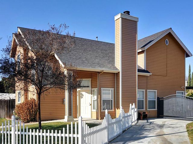 1st image of 639 Willow St