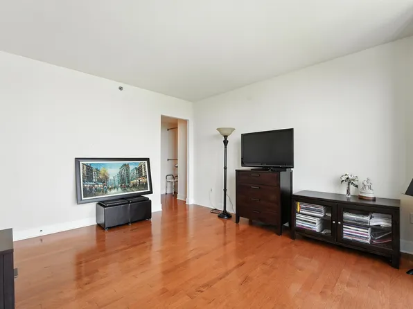 1025 Maxwell Lane image 14 of 33