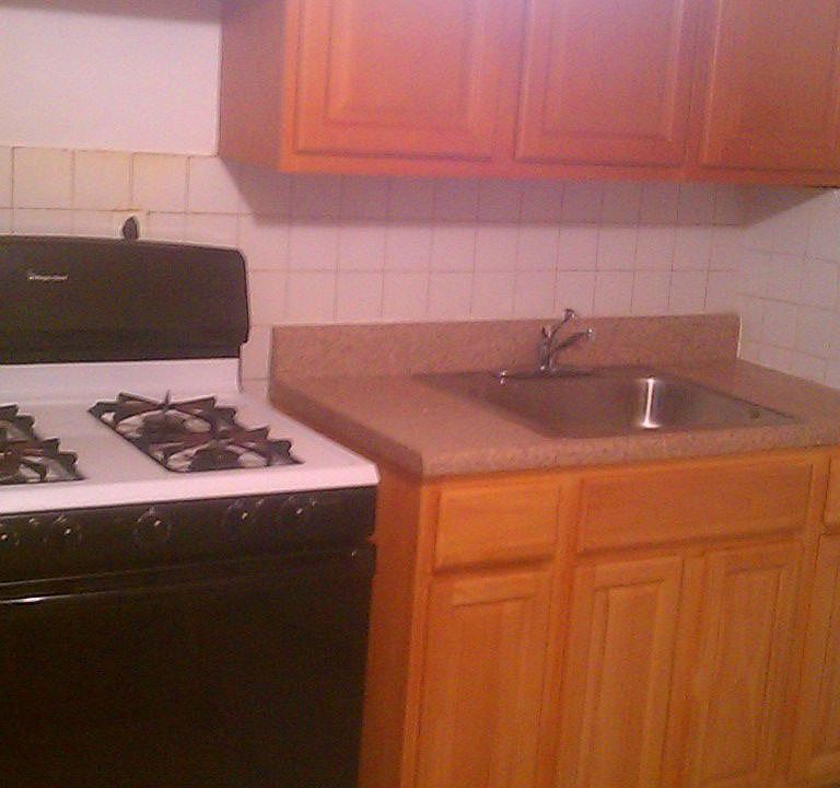 2nd image of 1534 E 53rd St