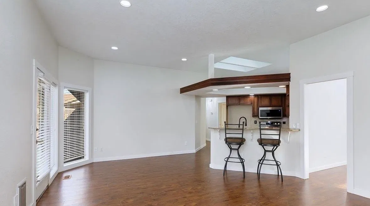 3 bed, 1642 sqft, $2,650 — Photo 2