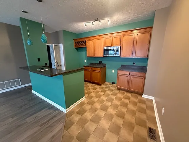 1210 E Chapman Ln #6 — Photo 4
