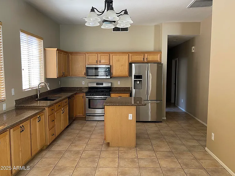 1680 W Saragosa St — Photo 10