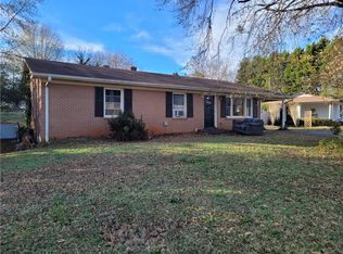 5017 Corinth Dr, Seneca, SC 29672