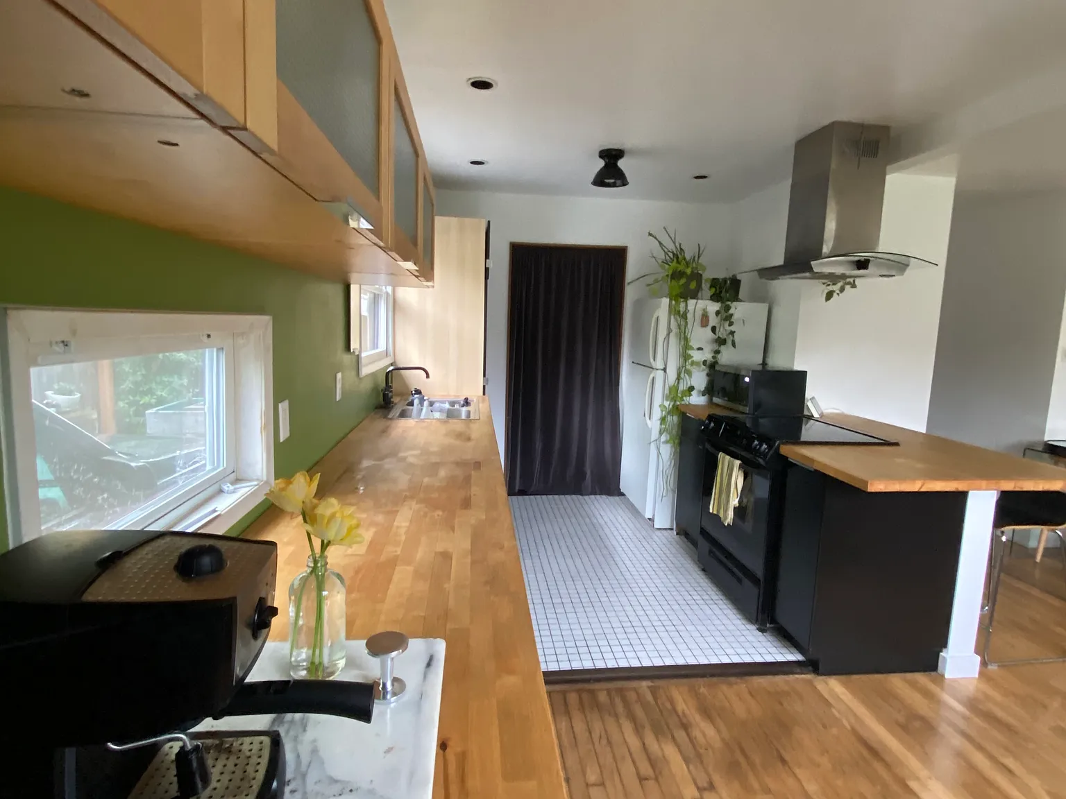 3 bed, 1096 sqft, $2,500 — Photo 3
