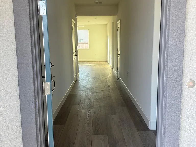 2337 E Amboy Ave — Photo 3