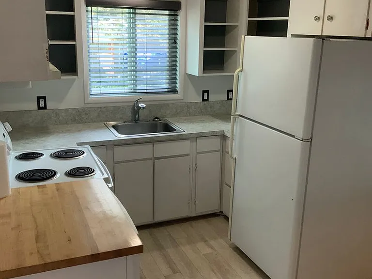 1582 Bogart Ln — Photo 5