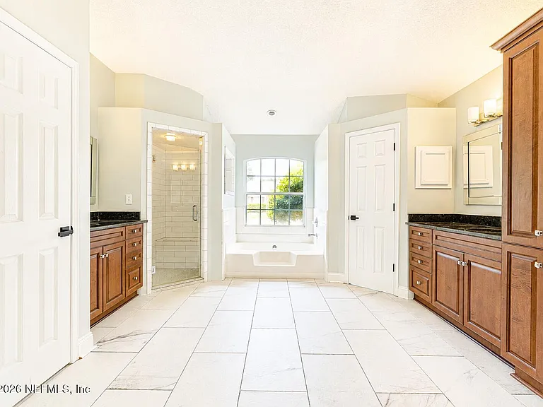 4635 Forest Glen Ct — Photo 8