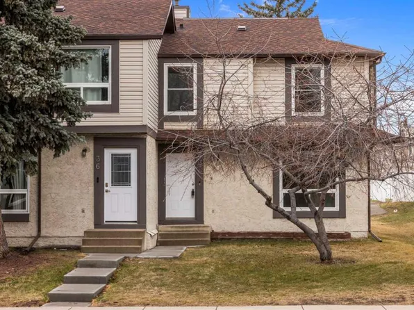32 S Deerpoint Rd SE, Calgary, AB T2J 6M8