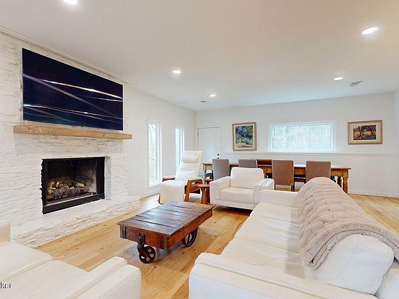 3rd image of 2300 Long Run Rd