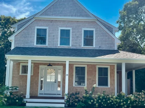 28 Rogers Way, Vineyard Haven, MA 02568