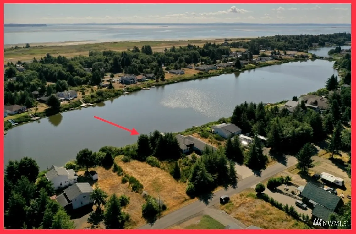622 Weatherwax Loop NE photo 1