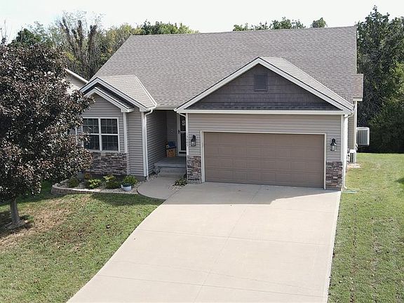 3rd image of 13005 NW Oakview Dr